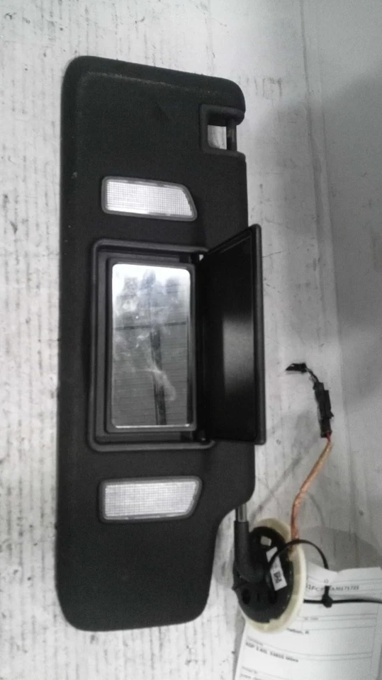 Used Right Sun Visor fits: 2018 Chevrolet Camaro Cpe w/illumination Right Grade Foto 2 de 4