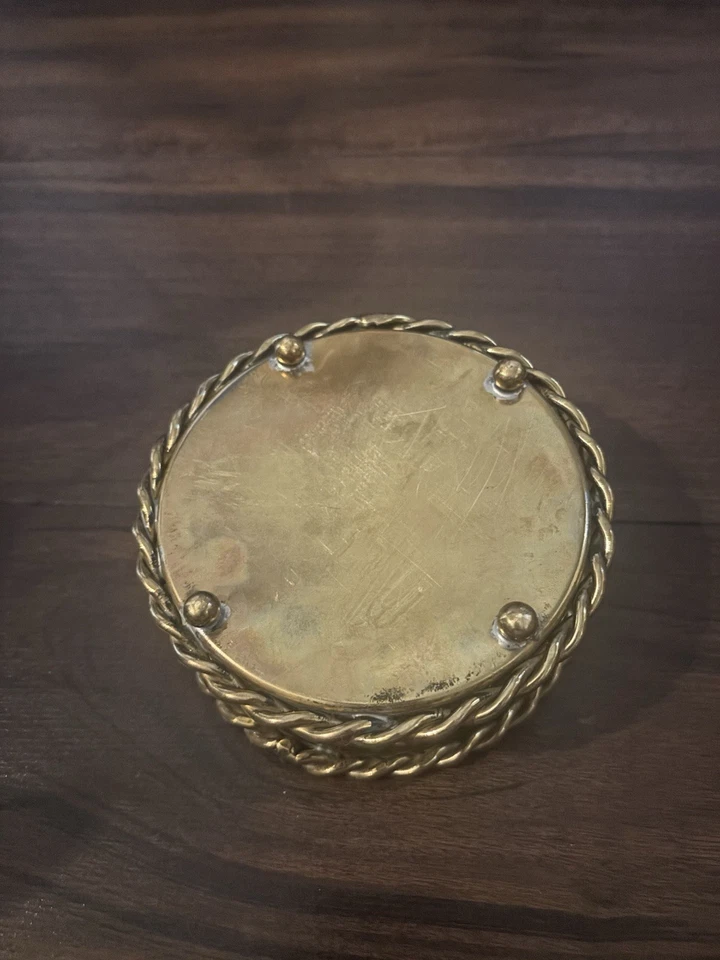 Antiguo portabotellas de vino/champán con borde redondo de cuerda de latón Foto 4 de 4