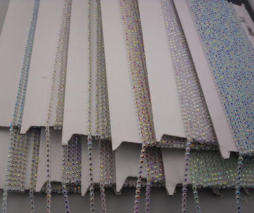 Aplique de cadena de plástico blanco estrás cristal AB grado A ss6 10 yardas PE - Imagen 1 de 25