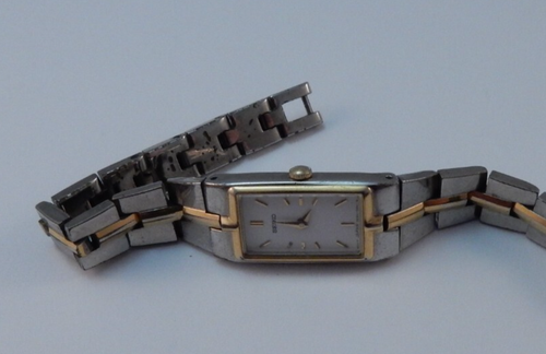 Seiko 2E20-3241 Ladies Vintage 1990's Two Tone Wristwatch White Dial Quartz - Picture 4 of 11