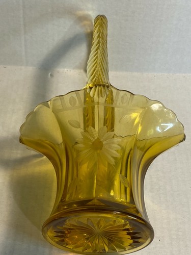 Bride’s Basket Etched Gold Pressed Glass 9 1/4" tall Beautiful and VTG - Picture 6 of 12