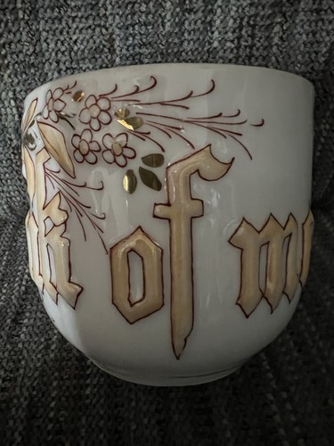 Vintage Beautiful Raised Lettering ‘Think of Me’ Ceramic Mustache Cup - Photo 3 sur 10