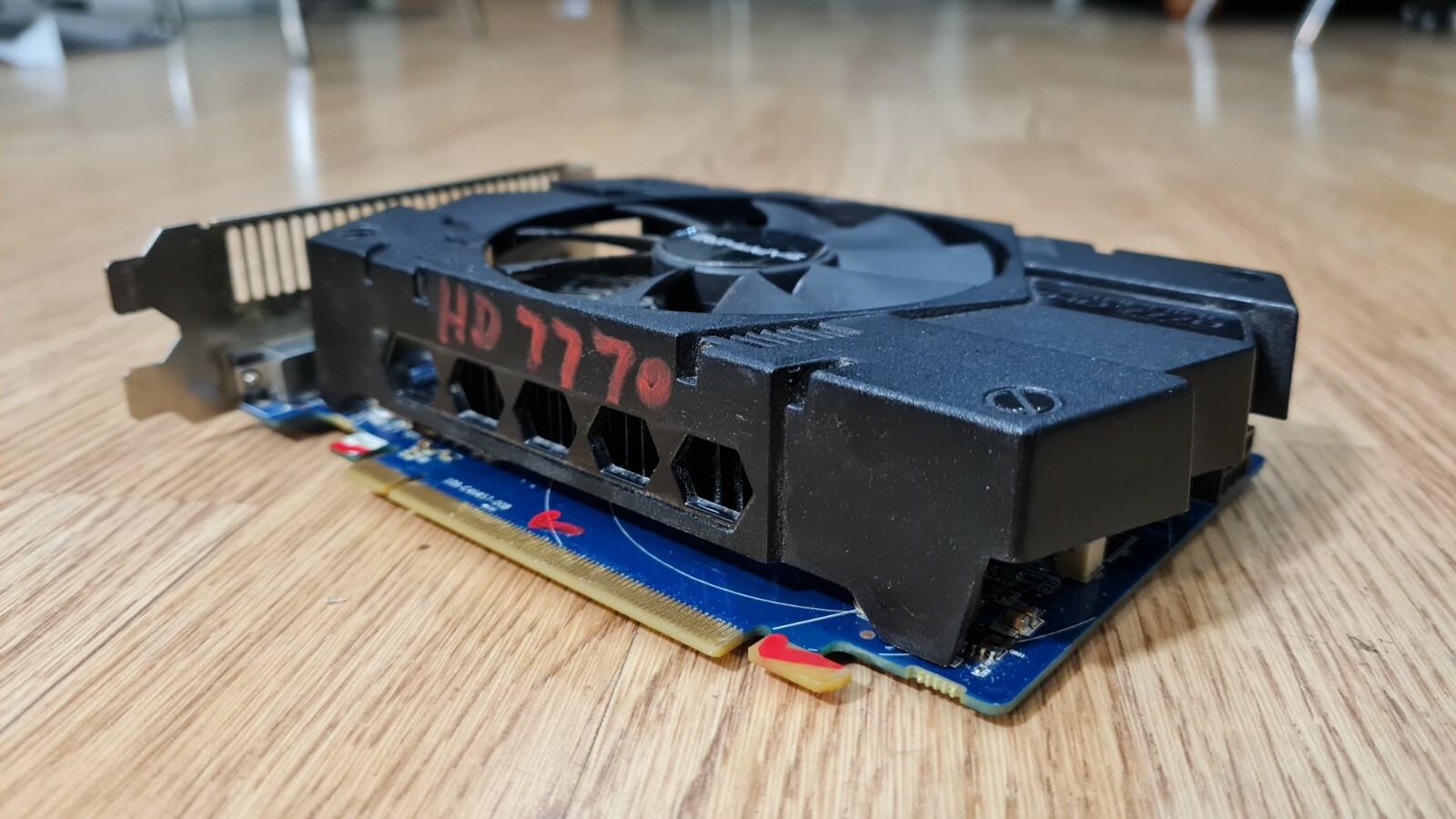 Sapphire Mini AMD Radeon HD7770 GPU 1gb GDDR5 Light Gaming Graphics Video Card WYPRZEDAŻ, świetna wartość