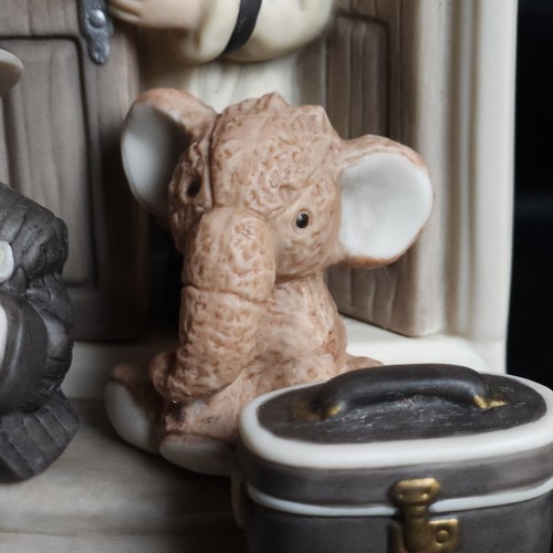 Limited Edition Kim Anderson Figurine "Love Comes A-Knocking" - Imagen 9 de 14