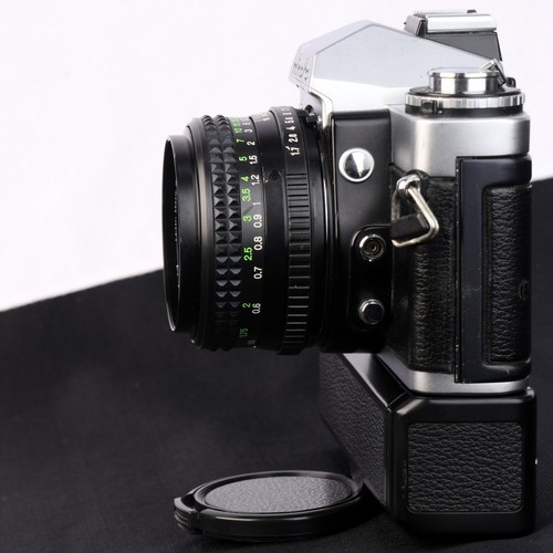 Minolta XD 35mm Film SLR + Auto Winder D, MD Rokkor 50mm f/1.7 Lens & Flash Kit - Picture 7 of 10