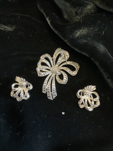 VINTAGE MARCASITE UNMARKED BROOCH AND CLIP EARRINGS 1 1/2” - Picture 1 of 7