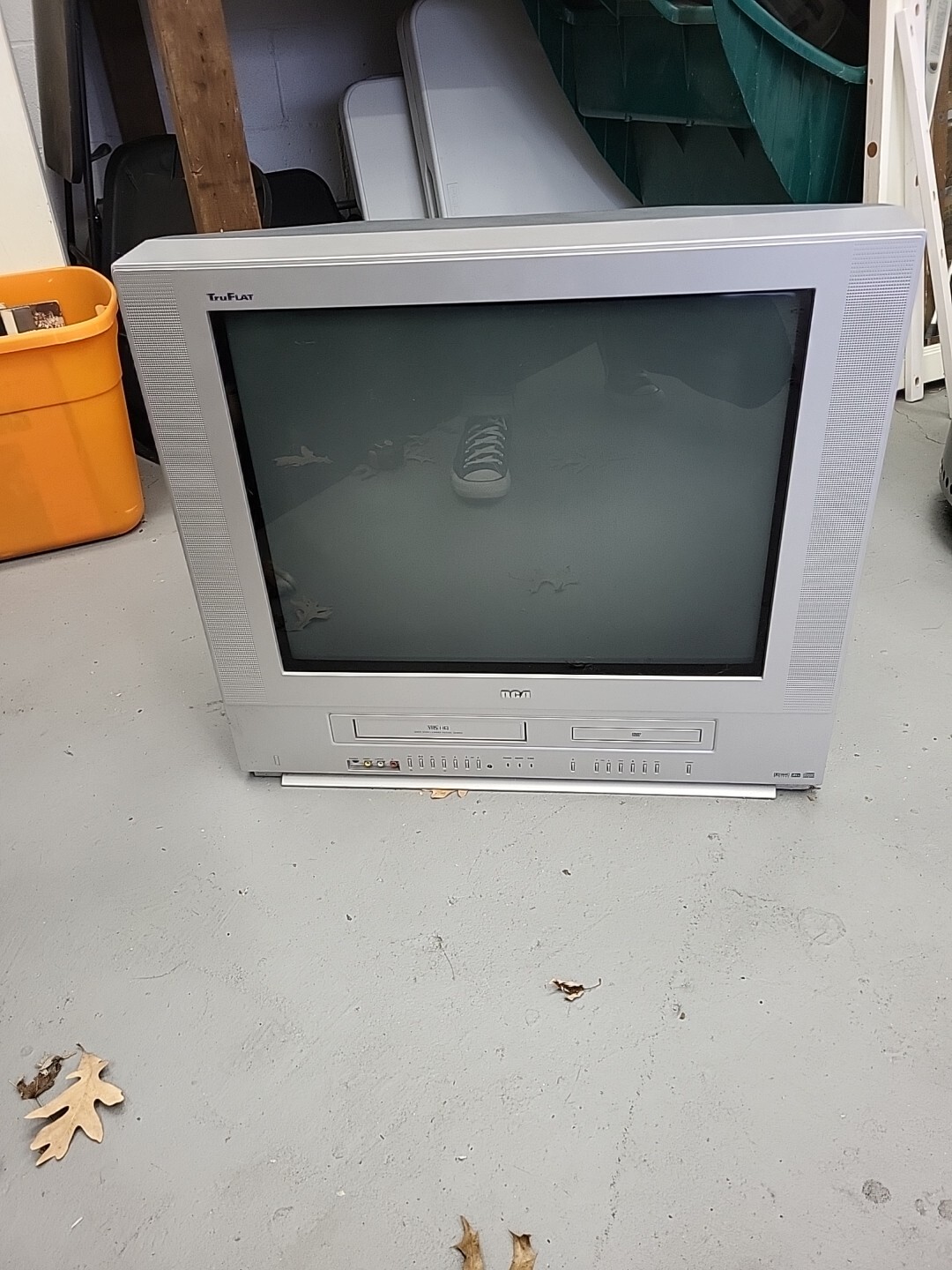 RCA TruFlat CRT TV 24