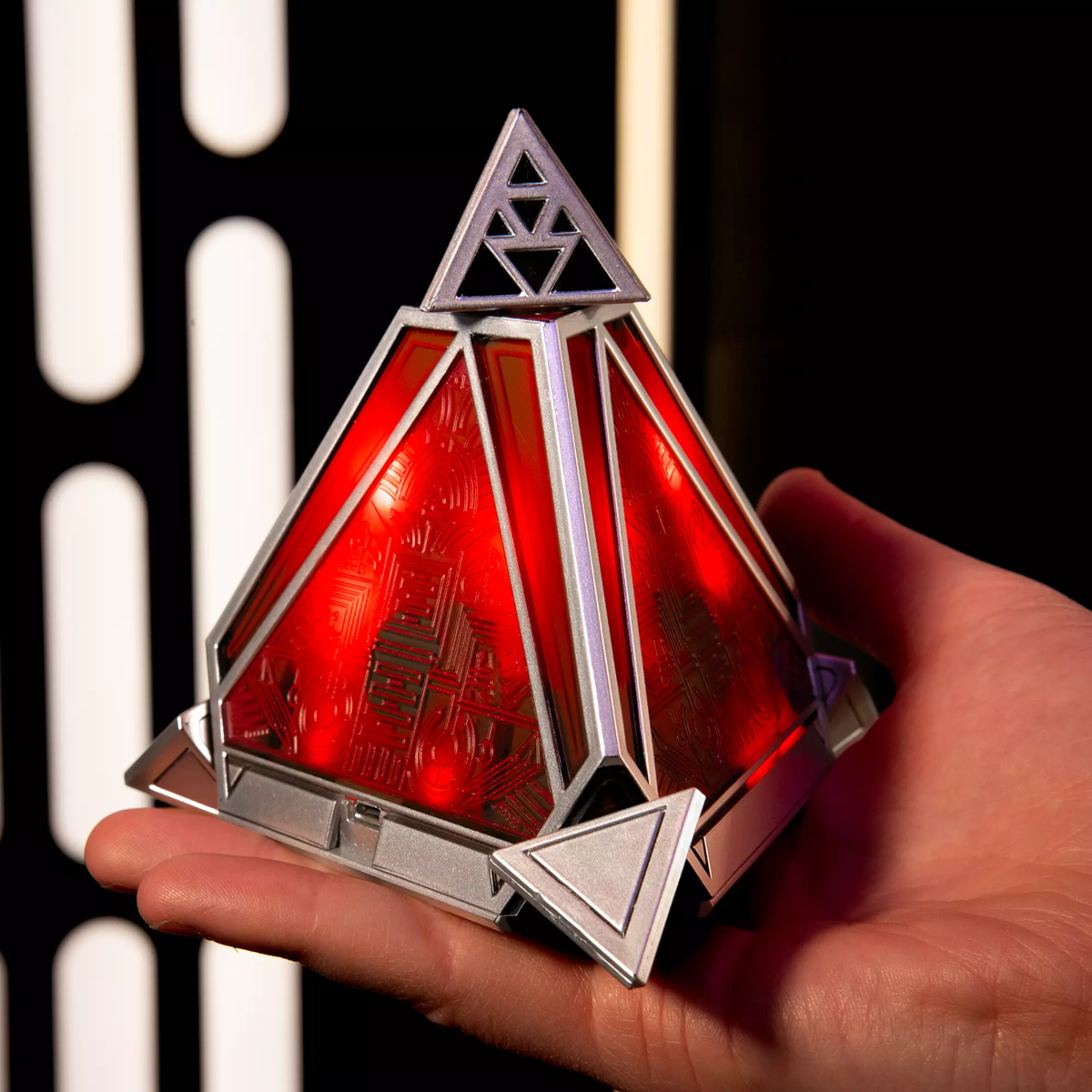 WDW スターウォーズ ジェダイホロクロン Holocron Amazon.com: Galaxy's Edge Star Wars Electronic Jedi Holocron