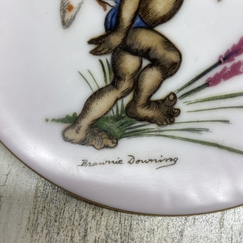 2 Vintage Brownie Downing - Porcelain Wall Hanging Plate - Picture 7 of 8