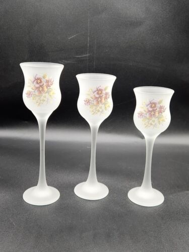 Candelabros de luz de té de vidrio satinado con tallo PartyLite de colección 3 piezas violetas florales