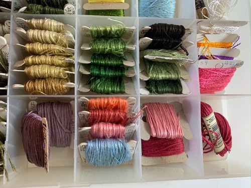 Cross Stitch Embroidery Thread Assorted 60 Skeins, Extra Bobbins In Case (a11) - Picture 5 of 6