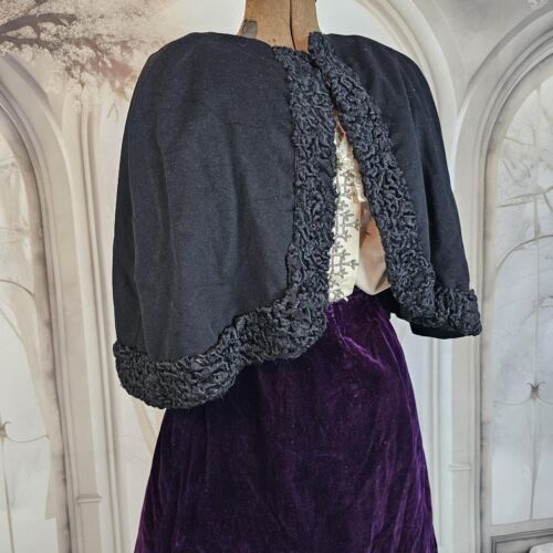 Vintage 1940s 1950s Curly Lamb Trimmed Wool Cape Black Capelet Jacket Elegant - Picture 7 of 8