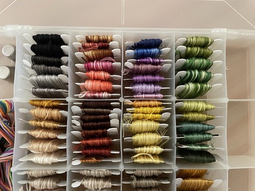 Lot Embroidery Cotton Thread on Bobbins in Craft Box DMC Anchor Mixed Color - Picture 5 of 10