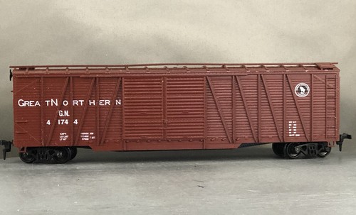 Roundhouse - Great Northern - 50' O/B D/D Wood Box Car + Wgt # 41744 - Picture 3 of 6