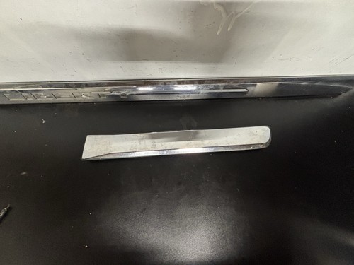 2005-2007 Jeep Liberty Driver Side Exterior Door Trim Molding Chrome OEM - Picture 4 of 15