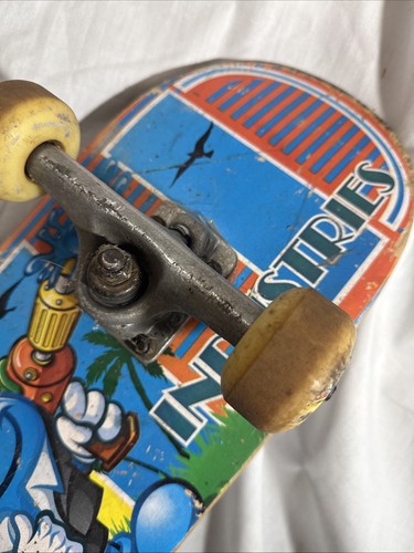 31” Vintage World Industries Wet Willy Flame Boy Skateboard Secret Agents - Picture 5 of 14