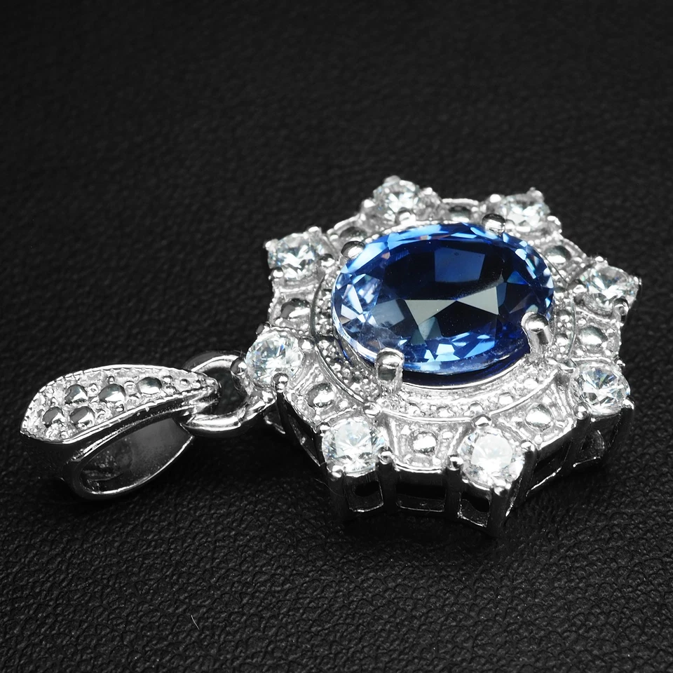 Delicados colgantes de oro blanco de plata de ley 925 ovalados de zafiro azul real de 5,45 quilates Foto 4 de 4