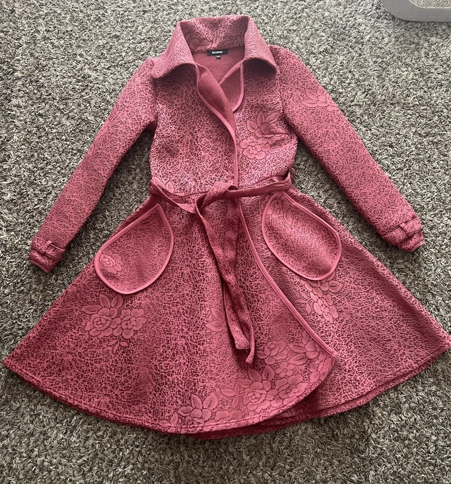 Women’s Vintage Lacey Style Dress/ Coat Size Large Made In Vietnam - Image 3 of 4