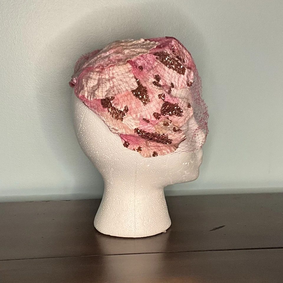 Винтажный 1950-х розовый цветочный лепесток полумесяц шляпа с вуалью - союз сделано стиль 291639 - Изображение 4 из 4