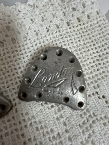 Coppia di rubinetti per scarpe vintage London in metallo #2 made in USA - molto cool usati in ottime condizioni - Foto 2 di 6