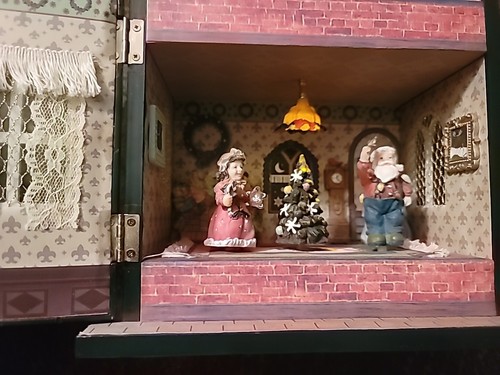 Vintage CHRISTMAS TRADITIONS Musical House: Opens ~ Lights Up ~ Motion ~ Sound - Picture 15 of 16