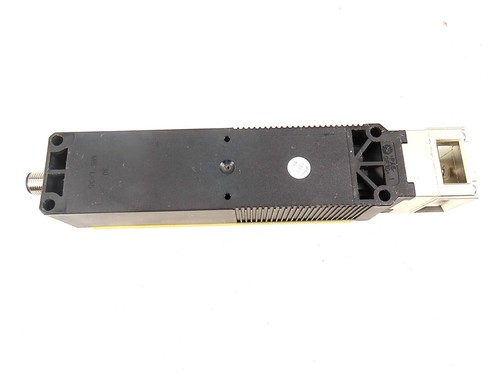 Interruptor de dispositivo de bloqueo de seguridad Sick TR110-SRUSA00 6033743 con actuador recto - Imagen 6 de 10