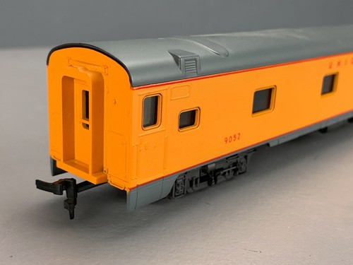 HO AHM Rivarossi 6431 1935 85' Observation Coach Union Pacific #9052 HO4883 - Picture 4 of 10