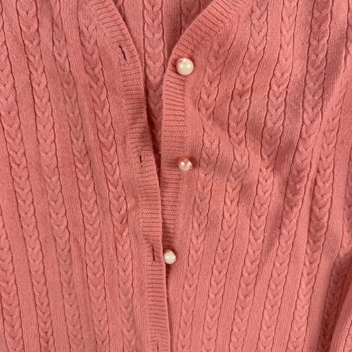 Conjunto Suéter Cárdigan Alfred Dunner Tejido con Cable Perla Botones Rosa M - Imagen 3 de 8
