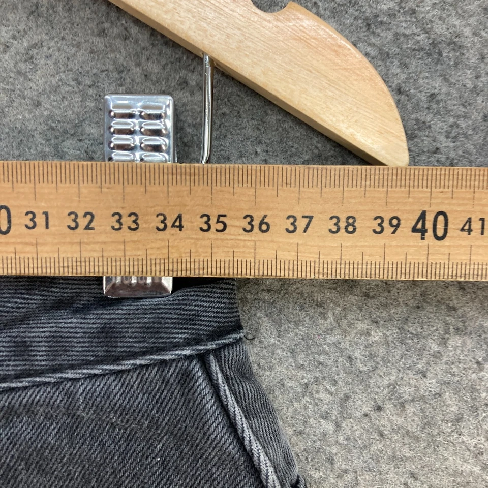 Pantalones cortos de mezclilla para mujer Insight talla 28 negros dobladillo deshilachado cintura alta verano 51633 Foto 3 de 4