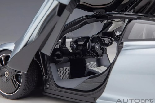 1/18 McLaren Speedtail Azul Congelado con Maletas Modelo Coche por AUTOart 76086 - Imagen 14 de 16