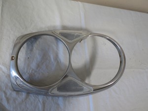 65-67-68-69-70-72-Mercedes-w108-w109-FRONT-Left-DRIVER-Headlight-Surround-OEM