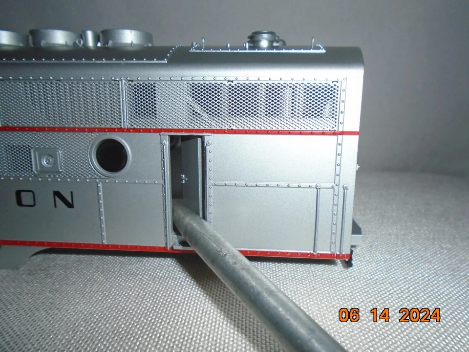 LIONEL PART 6308599002 SHELL SCALE F-3 A-UNIT BURLINGTON / CB&Q #9962-C NOS! - Image 4 of 4