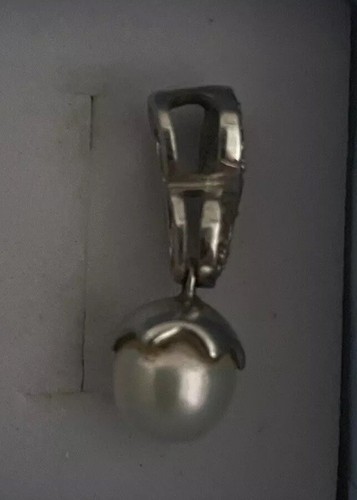 Pendant Geniune Silver Pearl & Diamond Pendant Swirl Detail - Picture 2 of 3