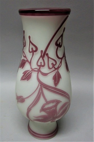 Sehr feine 9,75" antike chinesische PEKING Glasvase mit Blumen & Herzen, um 1920 - Bild 7 von 7