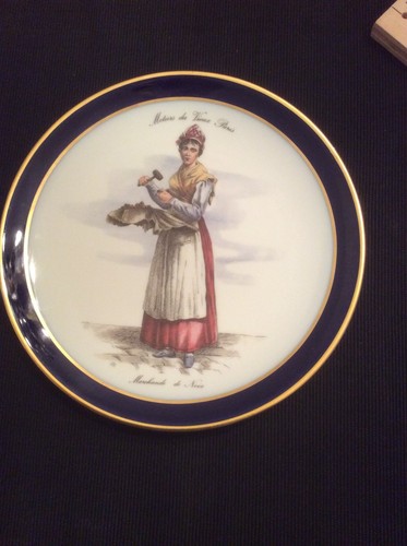 Beautiful Bavarian Plate Woman Merchant Chestnuts Metiers du Vieux Paris 7-1/2" - Picture 4 of 7