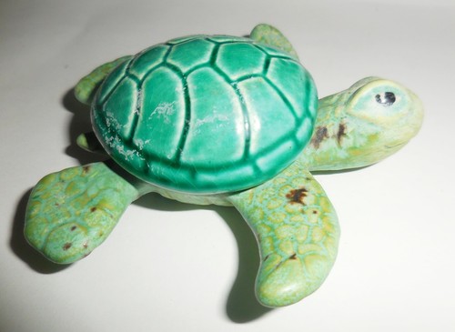 VINTAGE SIGNED HAWAII ART POTTERY TURTLE FIGURINE TRINKET BOX CUTE DESIGN - Imagen 5 de 5