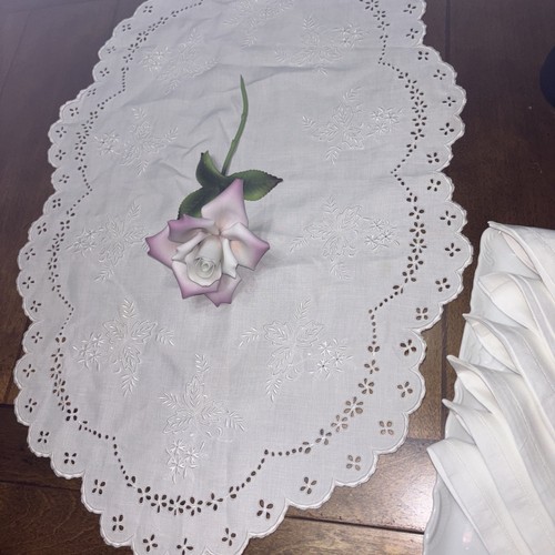 Vintage centrini ovale bianco Madeira bianco ricamo fiore e 6 tovaglioli bianchi - Foto 4 di 7