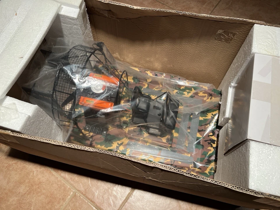 Brand New Aquacraft Cajun Commander Rc Airboat RTR RARE!!!!! - Image 4 of 4