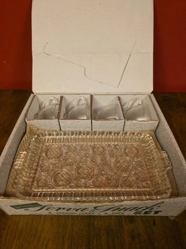 Vintage 8 Pc Anchor Hocking Serva Snacks etc, 4 Cups, 4 Trays