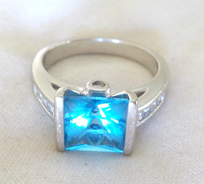Modern 14K White Gold Bezel Swiss Topaz Diamond Ring - 6.10 gms, Sz 7, 2.62 ctw