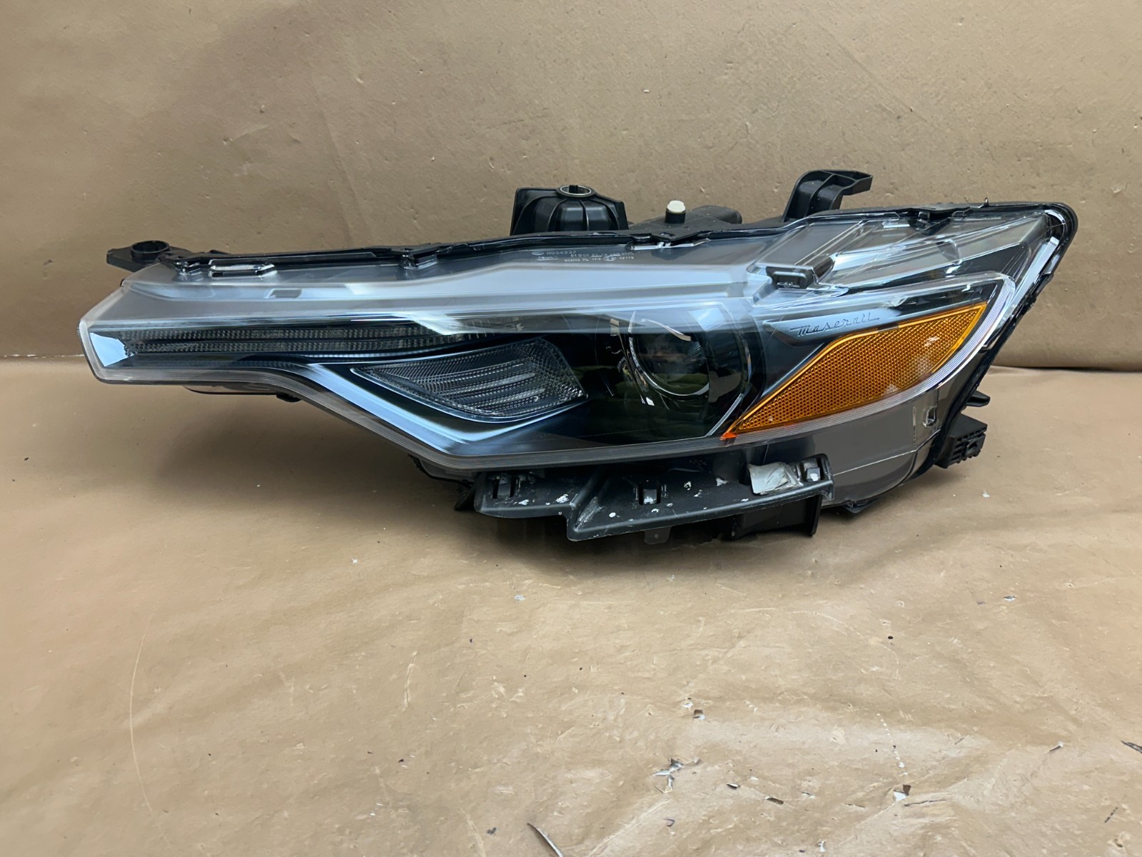Mint! 2017-2020 Maserati Levante Right Passenger Xenon HID Non-AFS Headlight OEM