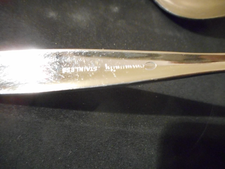 Oneida Community Venetia serving pieces meak fork tablespoon pierced gravy ladle - Image 3 of 3