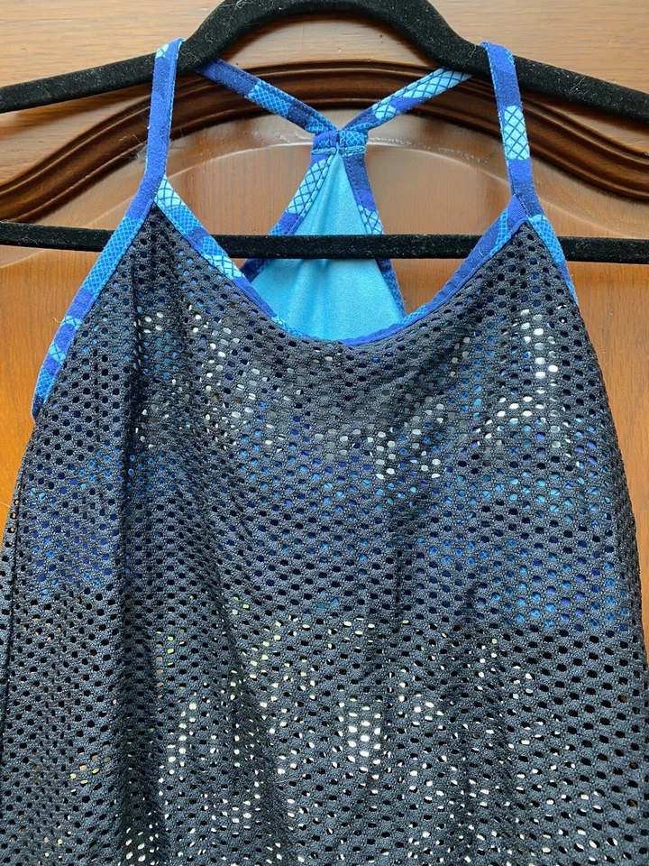 Top corto Zumba Active Wear exclusivo instructor con lámina de malla usado en excelente estado talla XS Foto 2 de 4