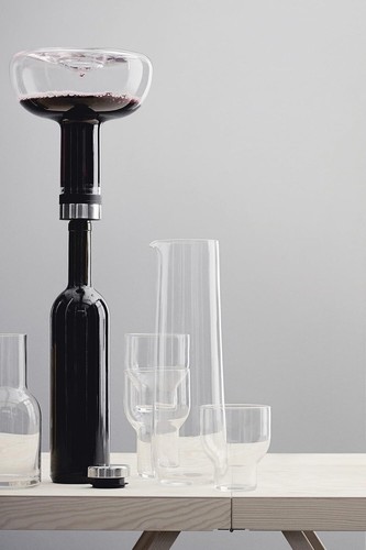 MENU Wine Breather Deluxe – Glass Wine Decanter with Aerator – Stainless Steel - Picture 2 of 5