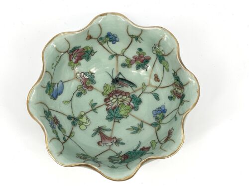 Antique Chinese Celadon Lotus Leaf 8-Lobe Bowl with Cricket & Iron Red Seal - Picture 2 of 12