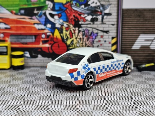 Matchbox MBX 70 Years Team Holden White Holden VF Commodore SSV Highway Patrol - Picture 3 of 7