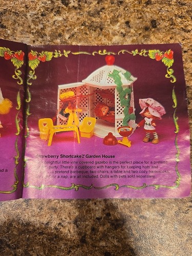 Vintage Kenner World of Strawberry Shortcake Catalog Pamphlet - Picture 4 of 4