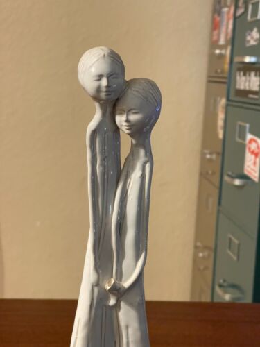 mother and daughter glazed white sculpture - Picture 5 of 10