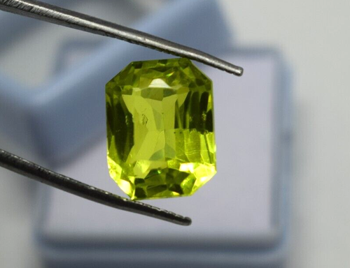 Natural Green Peridot Cushion Shape Certified Loose Gemstone 10.80 CT. - Picture 2 of 4