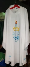 PRIEST CLERGY VESTMENT CHASUBLE & STOLE DESCO BRAND LOVELY EMBROIDERY